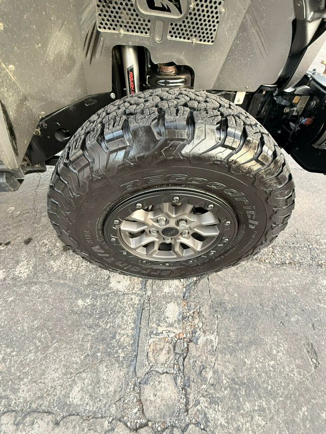 2018 Jeep Wrangler Unlimited LocalTrade/Rubicon/6-SpeedManual/ActiveSafetyGroup/BlindSpot - 22939889 - 30