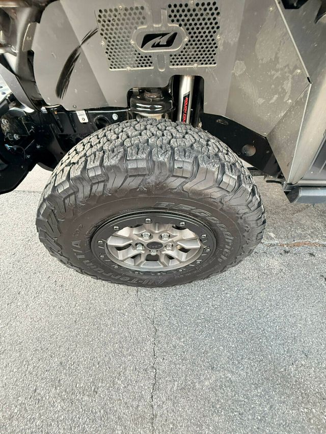 2018 Jeep Wrangler Unlimited LocalTrade/Rubicon/6-SpeedManual/ActiveSafetyGroup/BlindSpot - 22939889 - 31