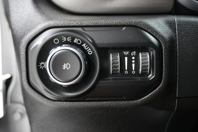 2018 Jeep Wrangler Unlimited Sahara 4x4 - 22886000 - 24