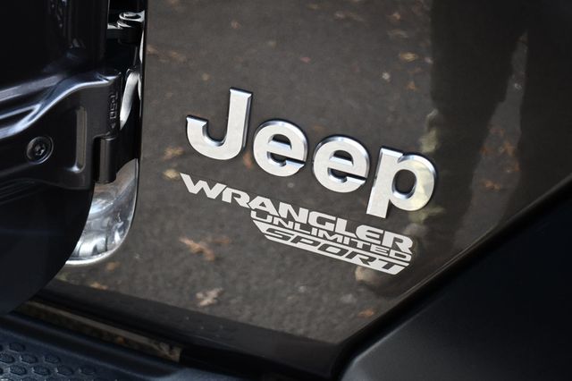 2018 Jeep Wrangler Unlimited Sport S 4x4 - 22935214 - 11