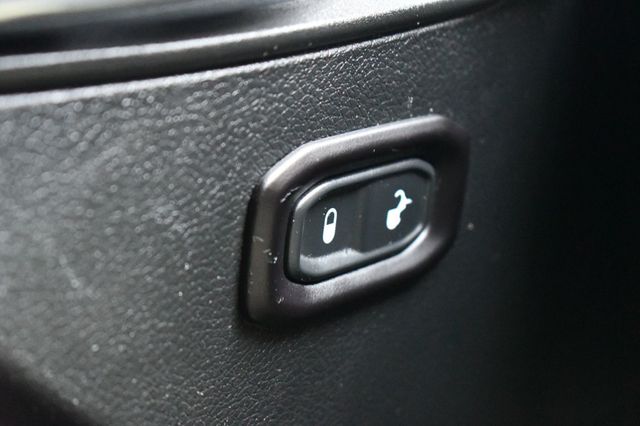 2018 Jeep Wrangler Unlimited Sport S 4x4 - 22935214 - 16