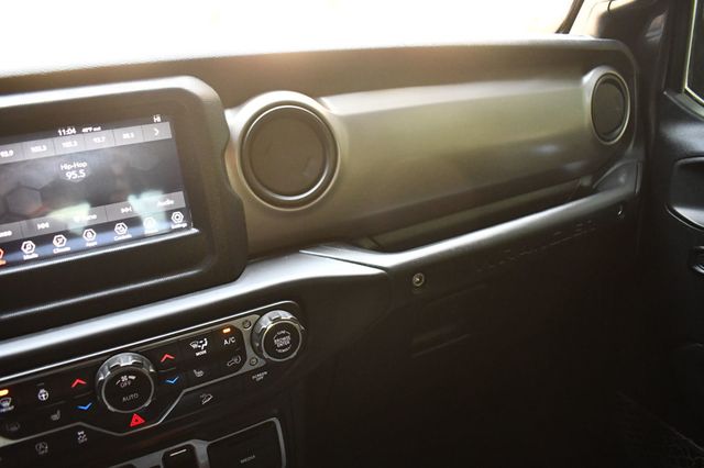 2018 Jeep Wrangler Unlimited Sport S 4x4 - 22935214 - 21