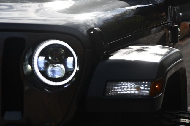 2018 Jeep Wrangler Unlimited Sport S 4x4 - 22935214 - 3