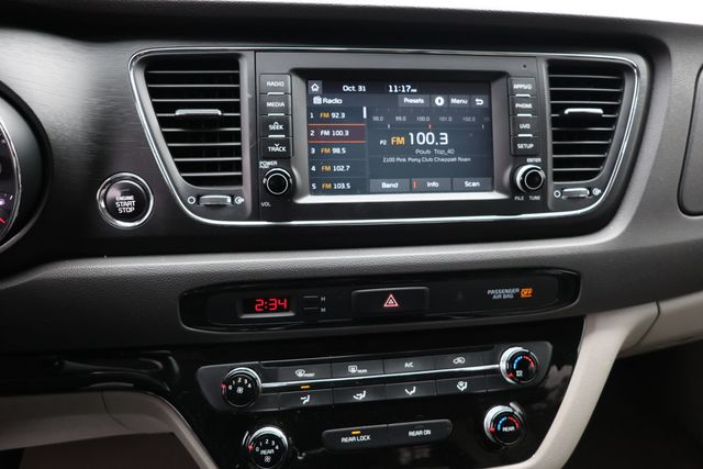 2018 Kia Sedona LX with Essentials Premium Package - 22939890 - 16