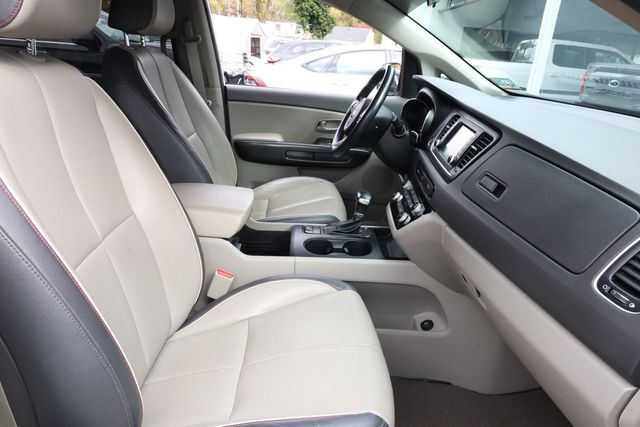 2018 Kia Sedona LX with Essentials Premium Package - 22939890 - 24