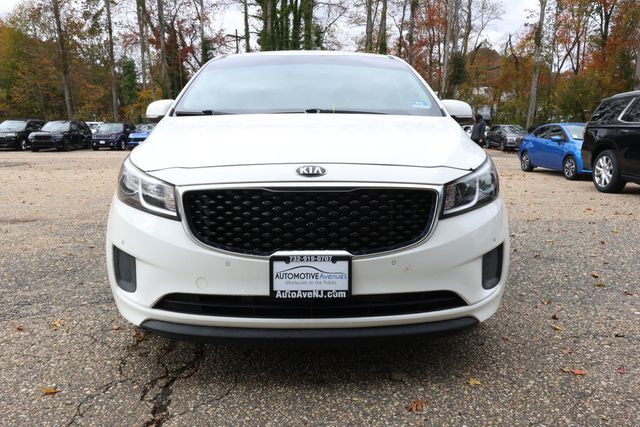 2018 Kia Sedona LX with Essentials Premium Package - 22939890 - 7