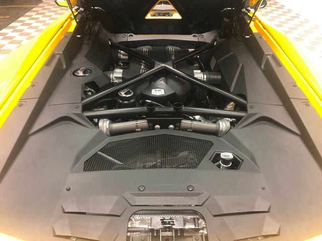 2018 Lamborghini Aventador S Roadster Just Arrived!  Only 621 miles! - 21833500 - 32