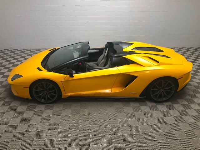 2018 Lamborghini Aventador S Roadster Just Arrived!  Only 621 miles! - 21833500 - 7