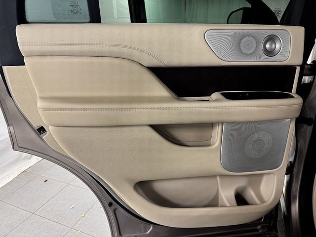 2018 Lincoln Navigator RESERVE 4WD - 22935522 - 16