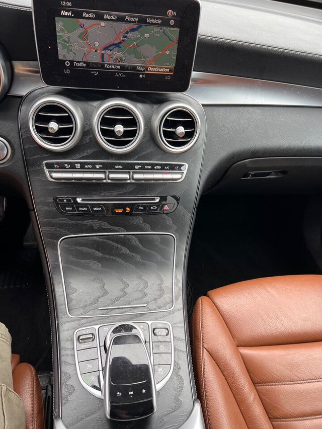 2018 Mercedes-Benz GLC AWD / 4MATIC / GLC 300 - 22076353 - 34