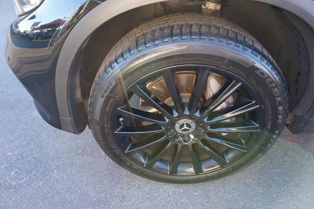 2018 Mercedes-Benz GLC LOW MILES, AMG PKG, PREMIUM PKG, BACKUP CAMERA  - 22933574 - 11