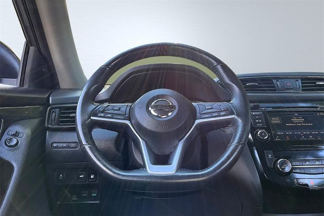 2018 Nissan Rogue AWD SV - 22926839 - 19