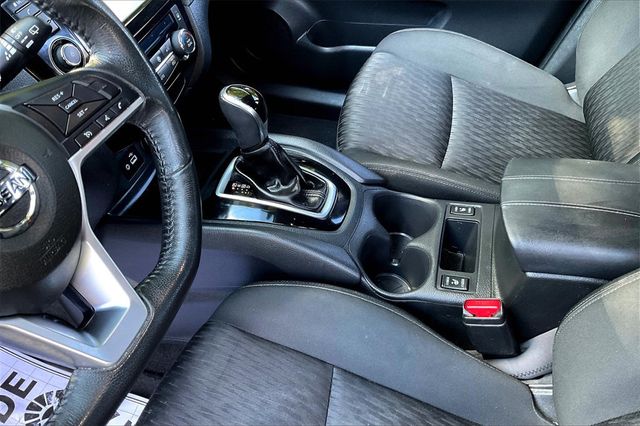 2018 Nissan Rogue AWD SV - 22926839 - 30