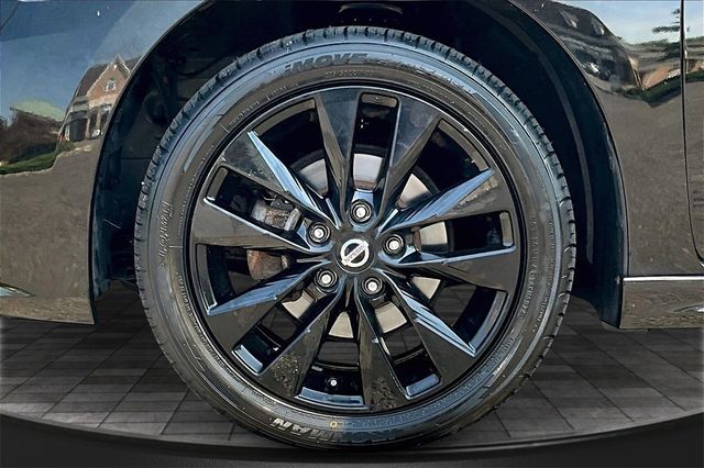 2018 Nissan Sentra SR CVT - 22938413 - 35