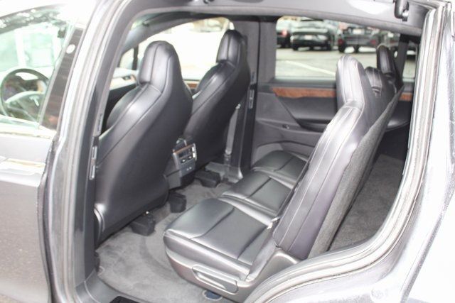 2018 Tesla Model X 75D AWD - 22934518 - 11
