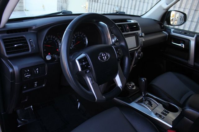 2018 Toyota 4Runner ONE OWNER SR5 PREMIUM W/ NAVIGATION, LEATHER, MOONROOF - 22924509 - 23