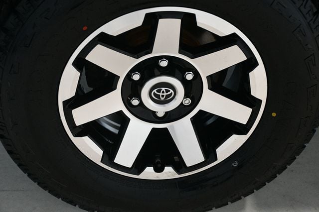 2018 Toyota 4Runner SR5 Premium 4WD - 22925183 - 19