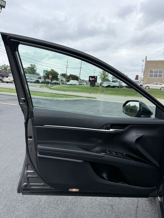 2018 Toyota Camry LE Automatic - 22907950 - 19