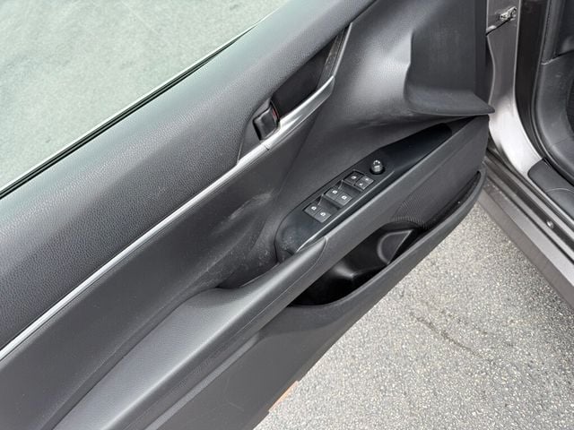 2018 Toyota Camry LE Automatic - 22907950 - 30