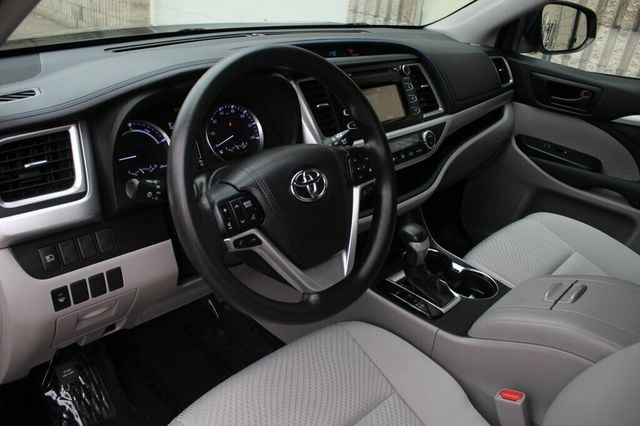 2018 Toyota Highlander ONE OWNER AWD HYBRID LE - 22934323 - 26