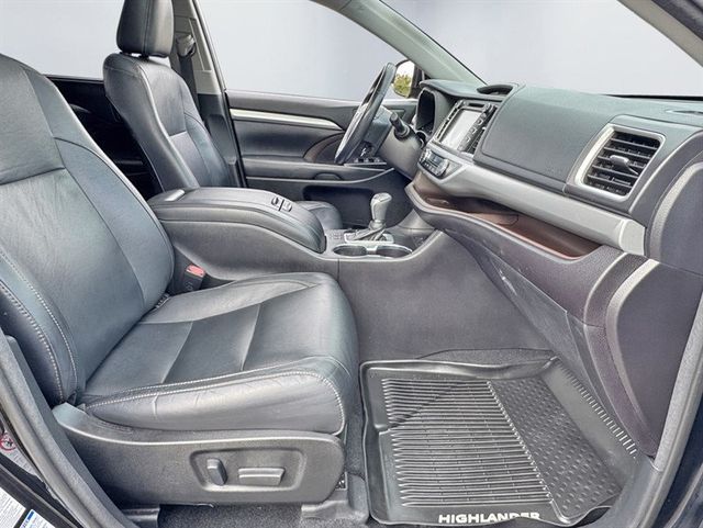 2018 Toyota Highlander XLE V6 AWD - 22934113 - 28