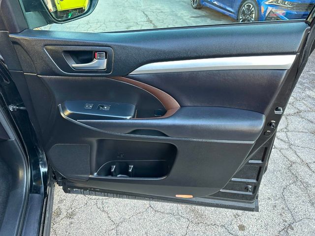 2018 Toyota Highlander XLE V6 AWD - 22916533 - 36