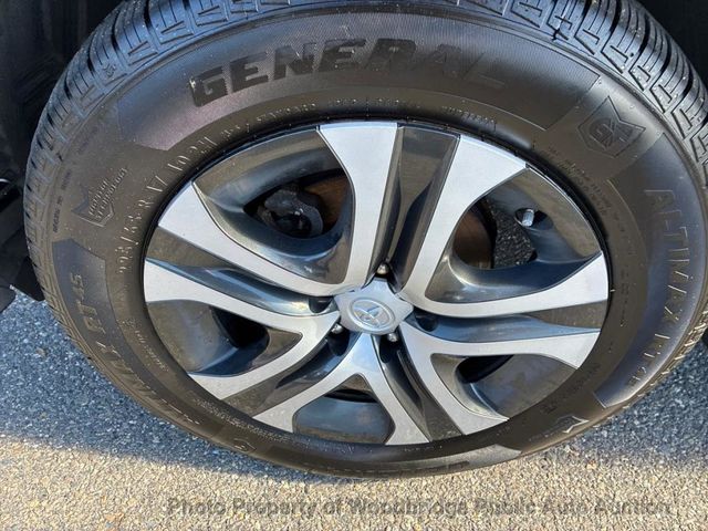 2018 Toyota RAV4 LE AWD - 22939365 - 12