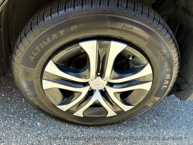 2018 Toyota RAV4 LE AWD - 22939365 - 13