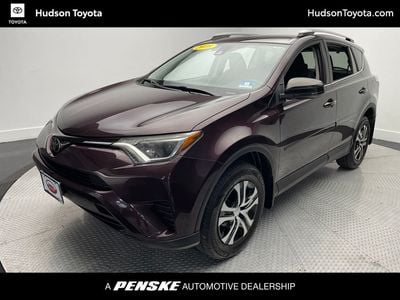 2018 Toyota RAV4 - 2T3BFREV2JW830024