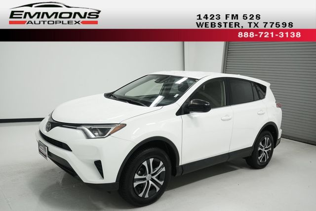 2018 Toyota RAV4 LE FWD - 22928932 - 0