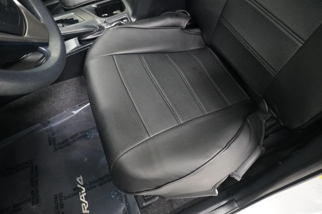 2018 Toyota RAV4 LE FWD - 22928932 - 10