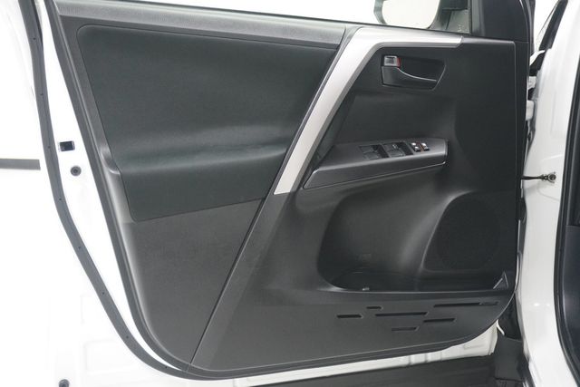 2018 Toyota RAV4 LE FWD - 22928932 - 12