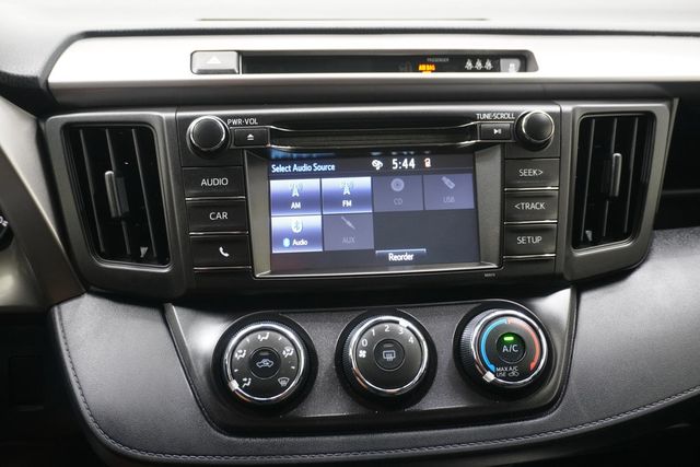 2018 Toyota RAV4 LE FWD - 22928932 - 15