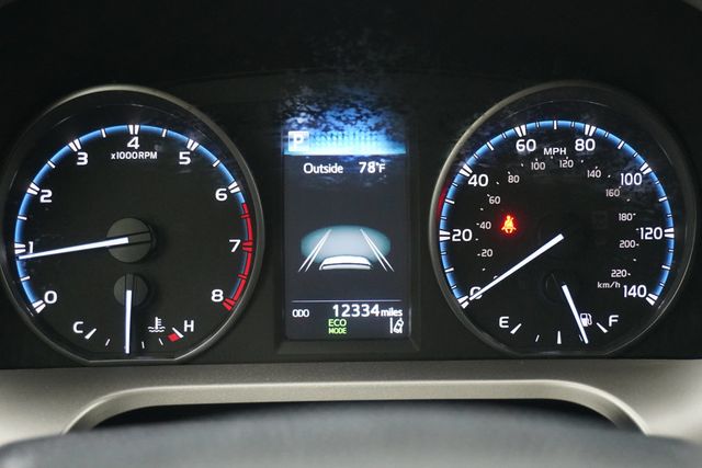 2018 Toyota RAV4 LE FWD - 22928932 - 18