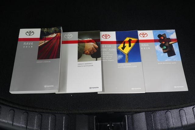 2018 Toyota RAV4 LE FWD - 22928932 - 20