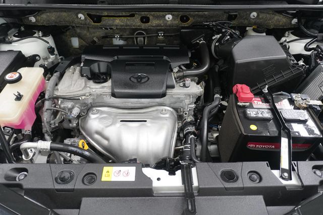2018 Toyota RAV4 LE FWD - 22928932 - 25