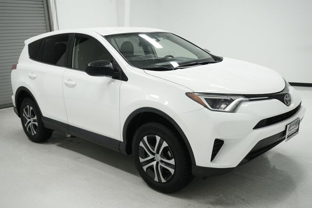 2018 Toyota RAV4 LE FWD - 22928932 - 2