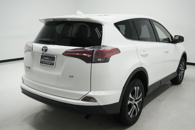 2018 Toyota RAV4 LE FWD - 22928932 - 3