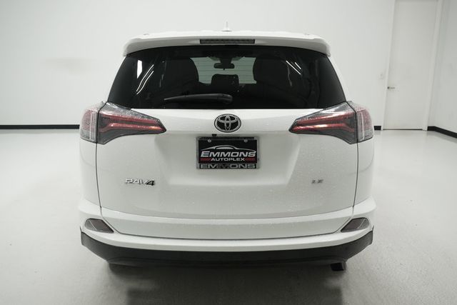 2018 Toyota RAV4 LE FWD - 22928932 - 4