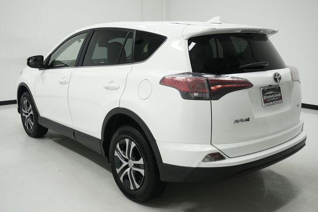 2018 Toyota RAV4 LE FWD - 22928932 - 5