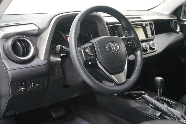 2018 Toyota RAV4 LE FWD - 22928932 - 8
