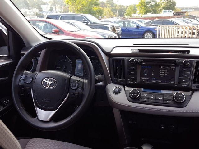 2018 Toyota RAV4 XLE AWD - 18187158 - 9