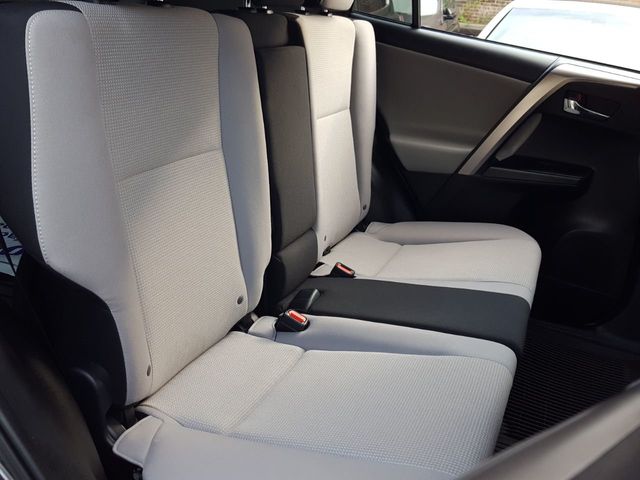 2018 Toyota RAV4 XLE AWD - 18187158 - 12