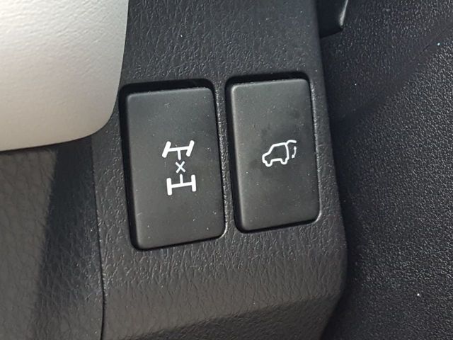 2018 Toyota RAV4 XLE AWD - 18187158 - 19