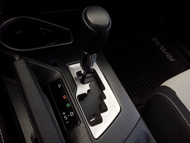 2018 Toyota RAV4 XLE AWD - 18187158 - 22