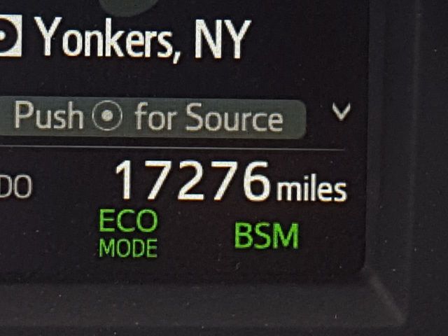 2018 Toyota RAV4 XLE AWD - 18187158 - 28
