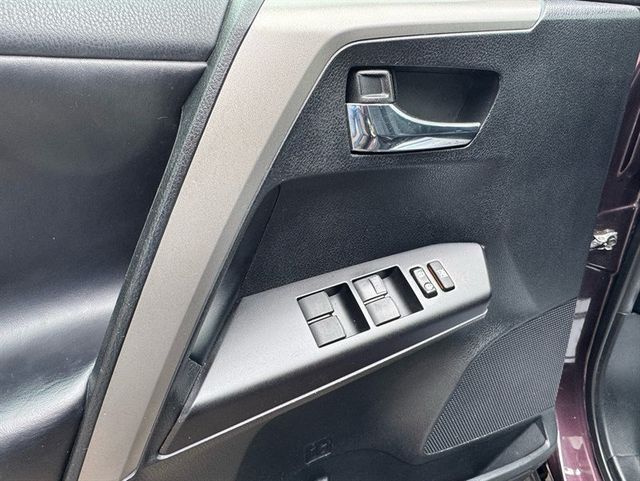 2018 Toyota RAV4 XLE AWD - 22932937 - 11