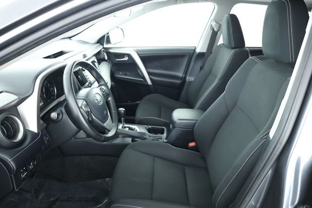2018 Toyota RAV4 Hybrid XLE AWD with Convenience Package & Heated Seats - 22928006 - 17
