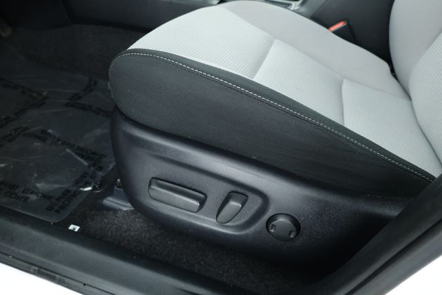2018 Toyota RAV4 Hybrid XLE AWD with Heated Seats - 22918385 - 9