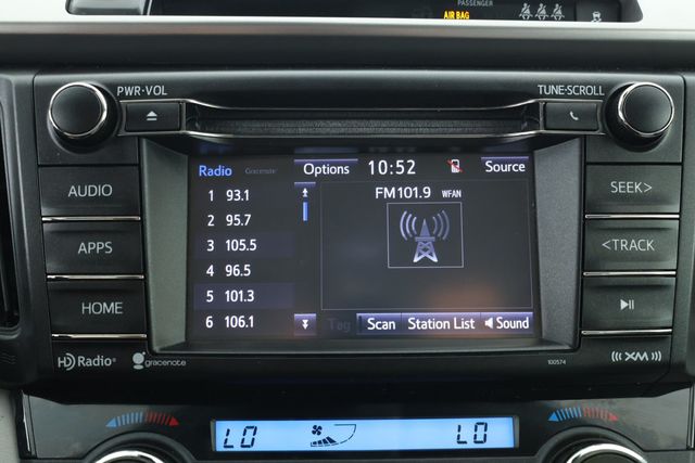 2018 Toyota RAV4 Hybrid XLE AWD with Heated Seats - 22918385 - 16